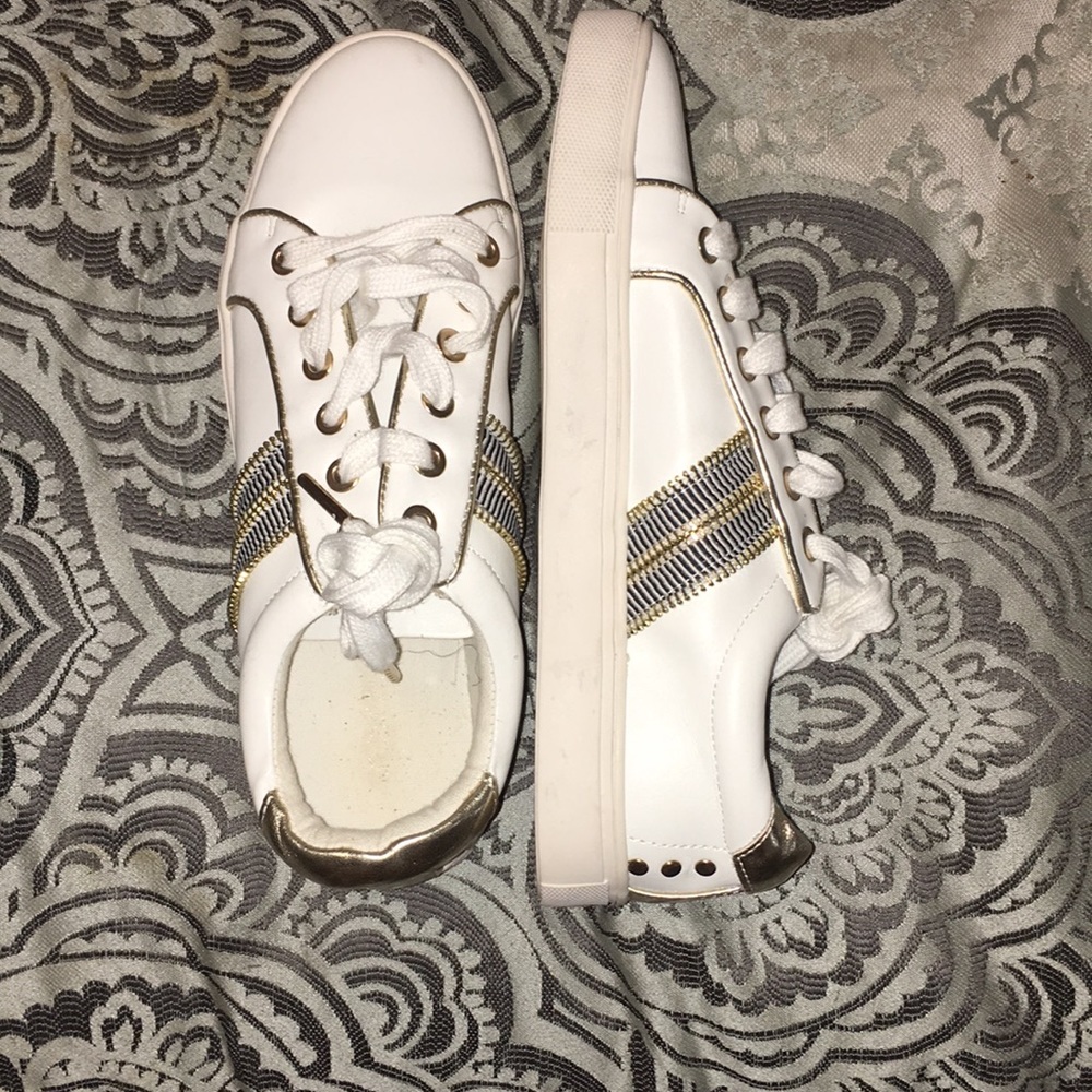 Shoe dazzle zipper side tennis shoe